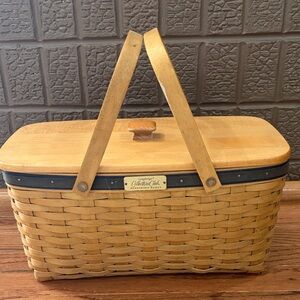 Longaberger collectors club membership basket Basket with Navy Blue Trim